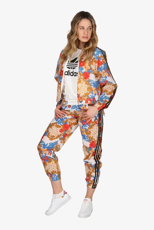 <center><b>Trendy adidas florals</center></b>