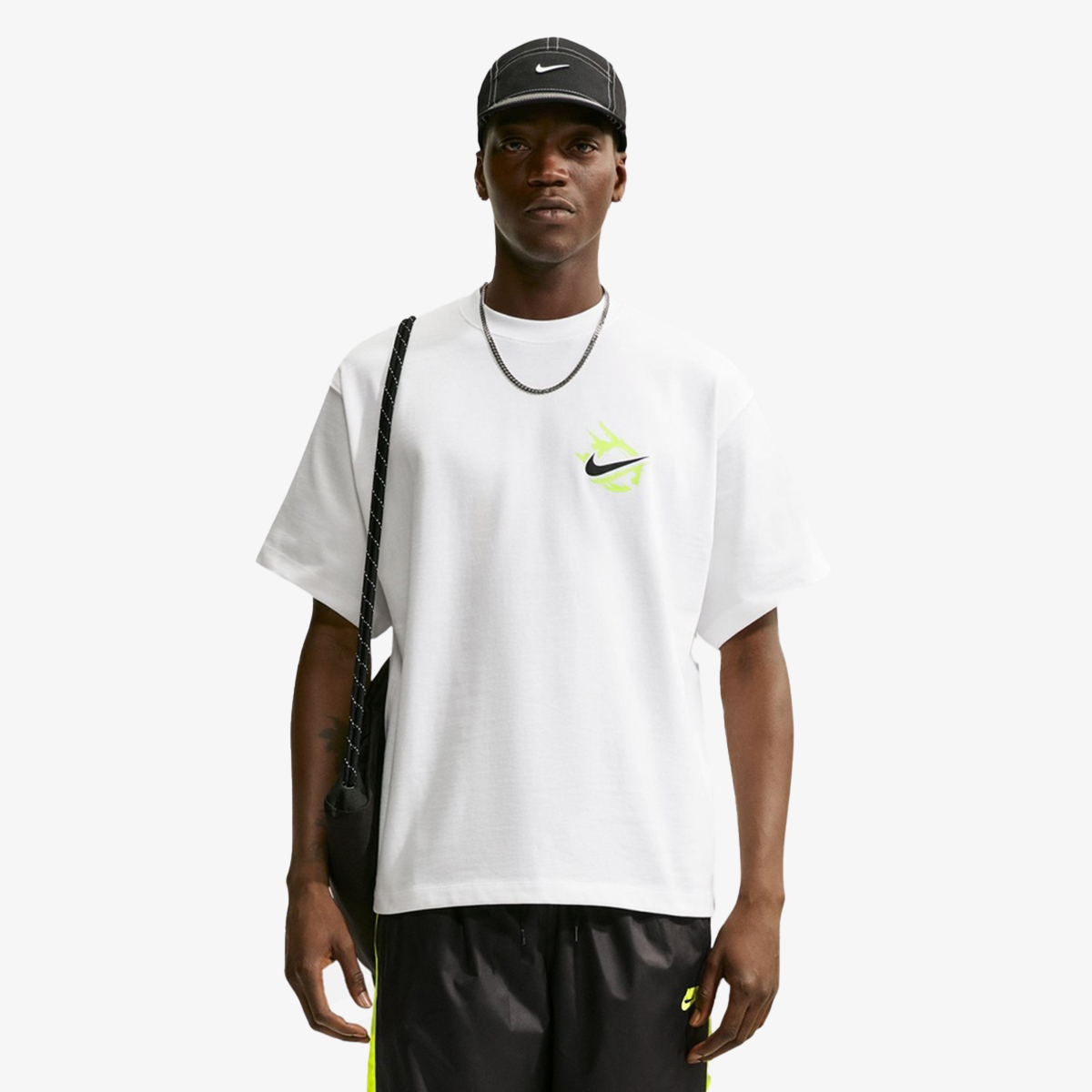 NIKE Majica Solo Swoosh Graphic