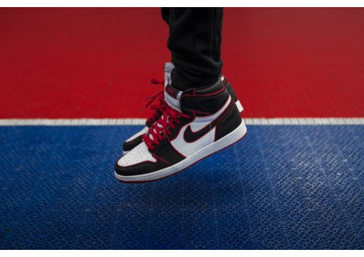 NIKE AIR JORDAN 1 „BLOODLINE“: WHO SAID THE MAN CANNOT FLY?
