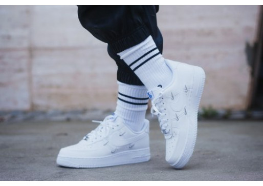 BLACK OR WHITE AIR FORCE 1 – DECISION IMPOSSIBLE