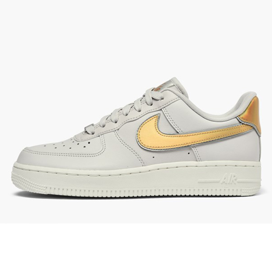 NIKE Patike WMNS AIR FORCE 1 '07 MTLC 