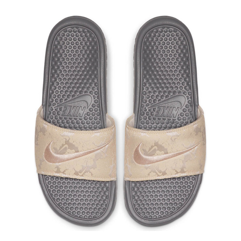 NIKE Papu e WMNS BENASSI JDI TXT SE Buzz Online Shop