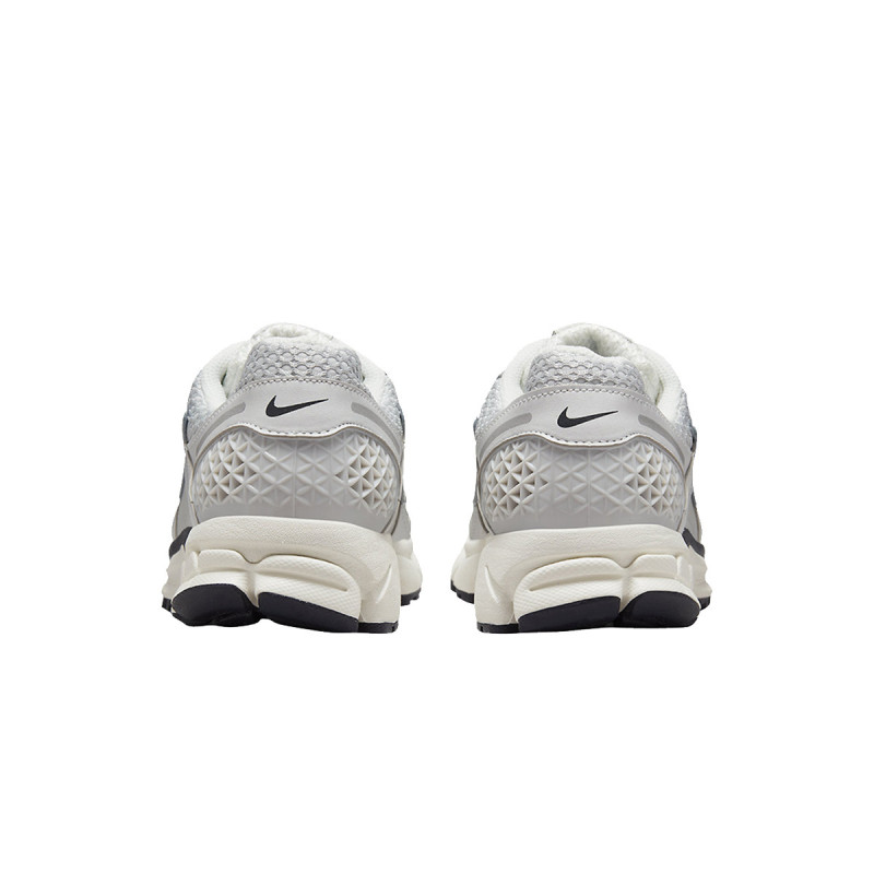 NIKE Patike W NIKE ZOOM VOMERO 5 NA 