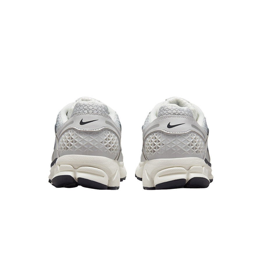 NIKE Patike W NIKE ZOOM VOMERO 5 NA 