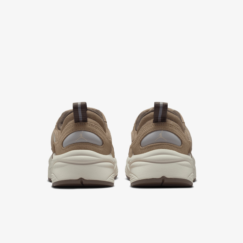 NIKE Patike WMNS JORDAN TRUNNER O/S 