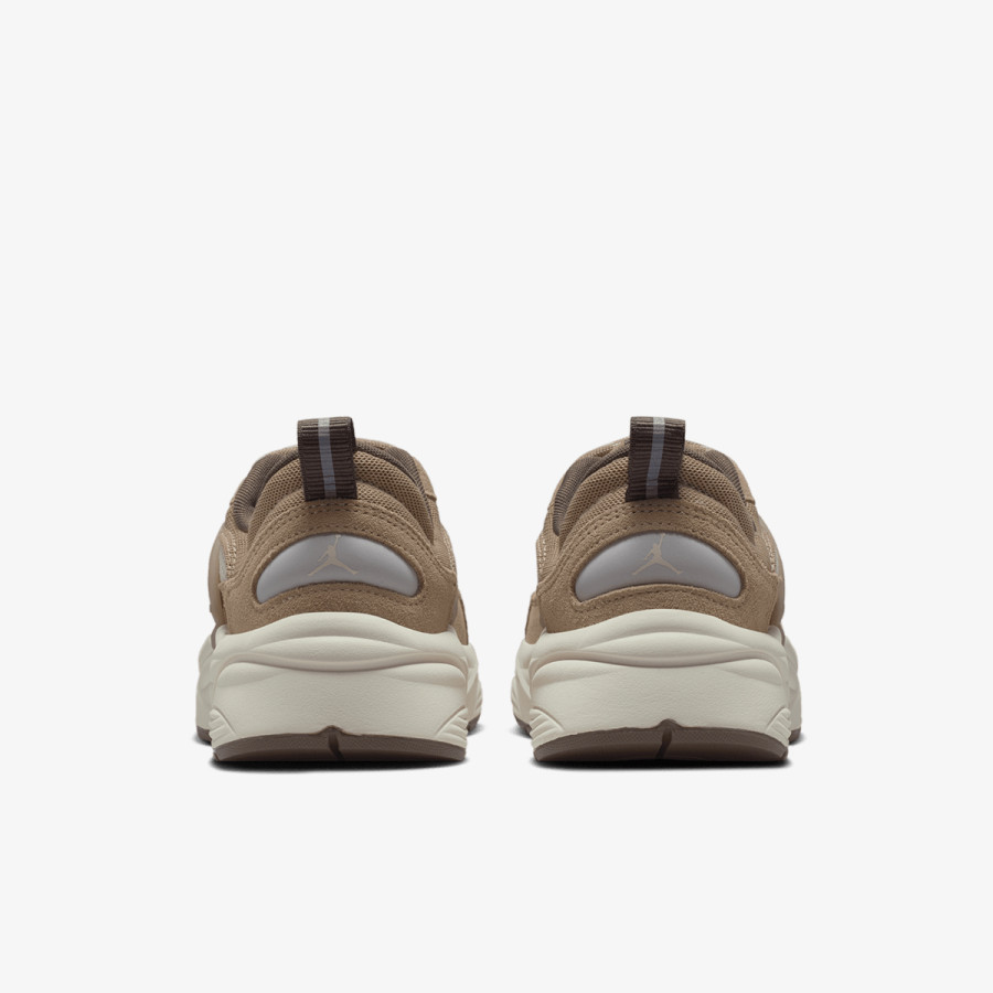 NIKE Patike WMNS JORDAN TRUNNER O/S 